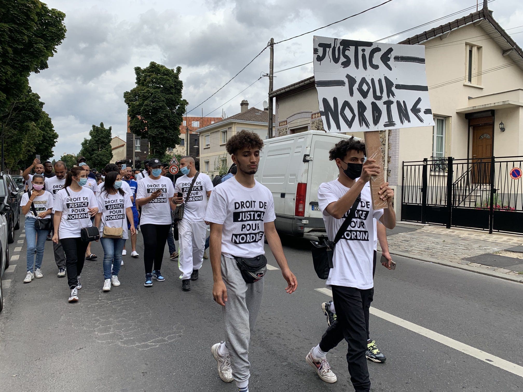 Stains défile dans le calme pour Nordine !