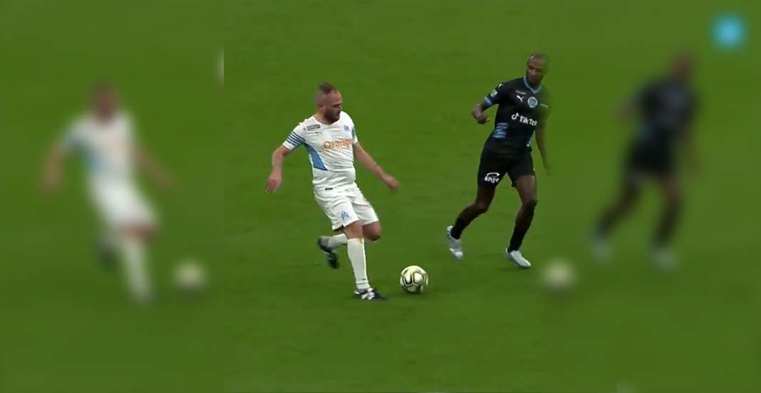 jul-a-fait-un-dribble-magique-pendant-le-match-des-heros-video
