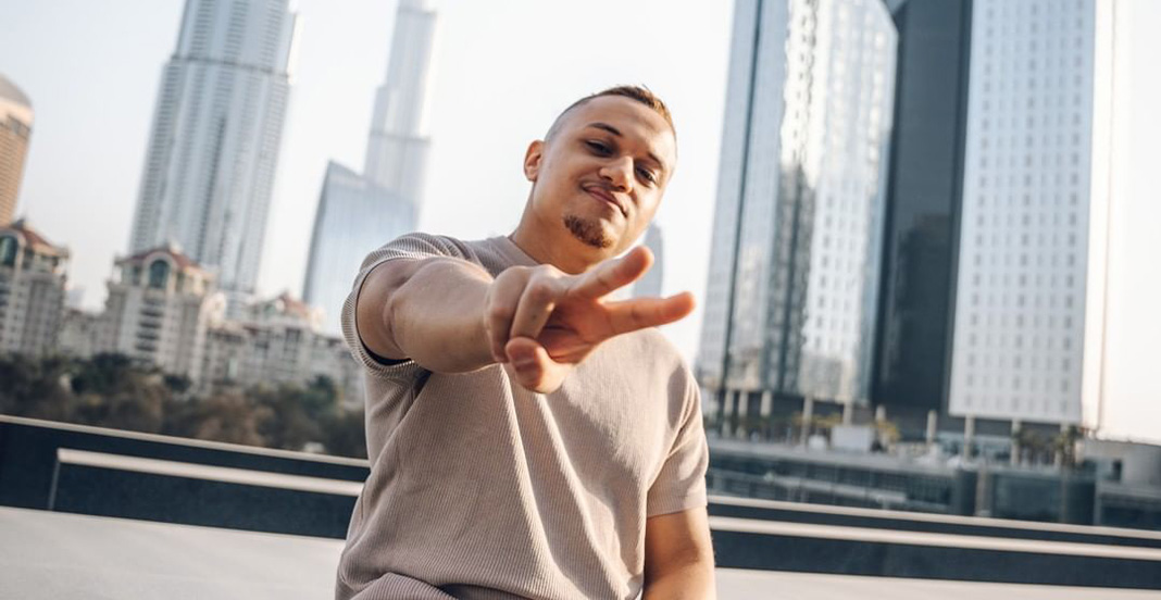 nanass-passe-le-cap-avec-je-vole-pour-toi