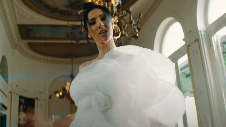 Lyna Mahyem est “Full” devant son public !