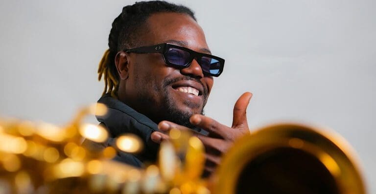 De Kinshasa à Bruxelles, le souffle libre de Fabrice Mukuna