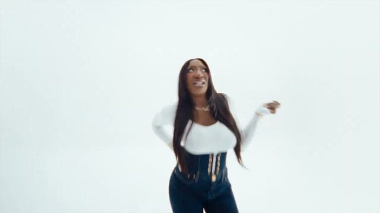Aya Nakamura et Triangle des Bermudes s’en « balek » !